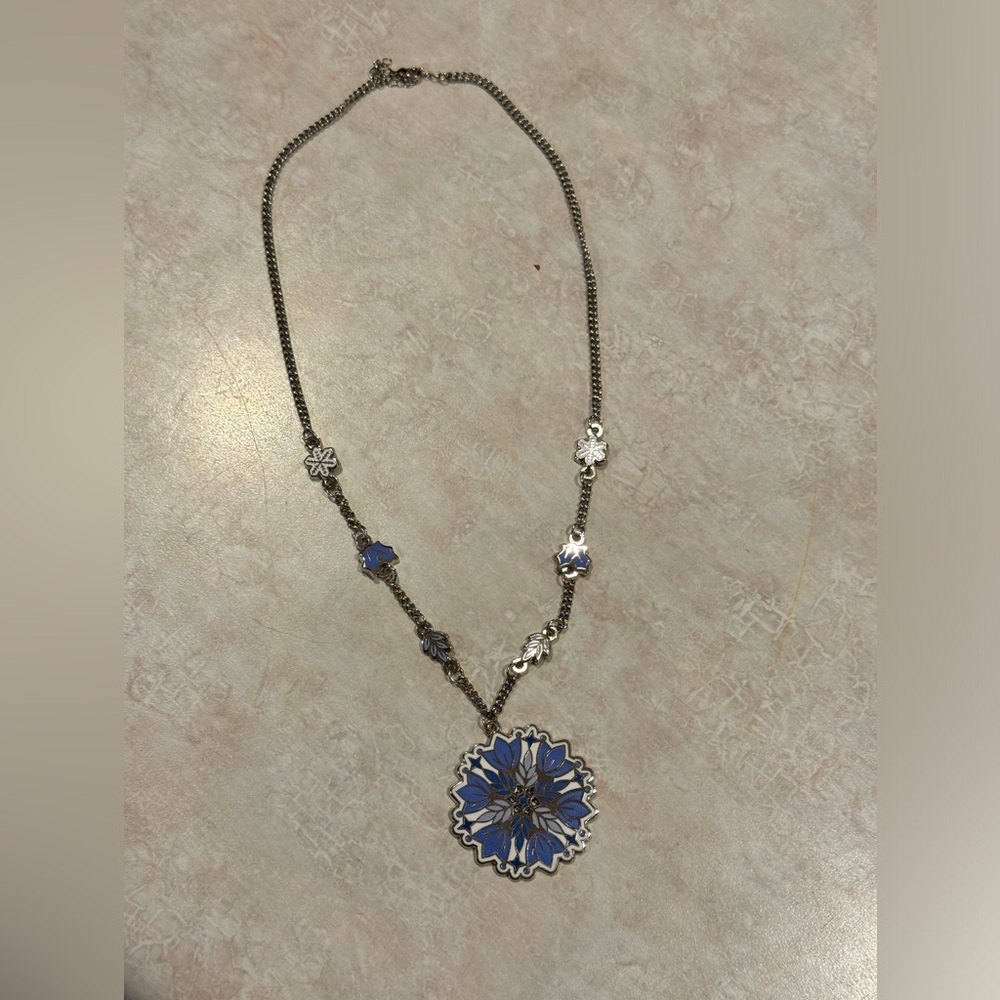 Illumicrate bear and nightingale necklace
